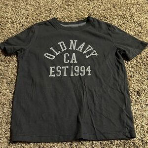 3/$10 Boys Old Navy Graphic Design Short Sleeve Shirt Sz Small 6-7 Dark Gray